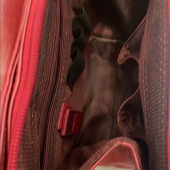 Elegant Red Crocodile Pattern Tote Bag - Picture 5 of 5